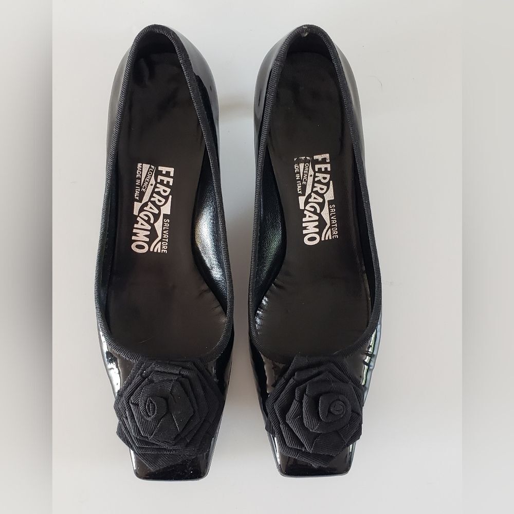 Salvatore Ferragamo Black Patent Leather Pumps with Rosette VGUC ❤️